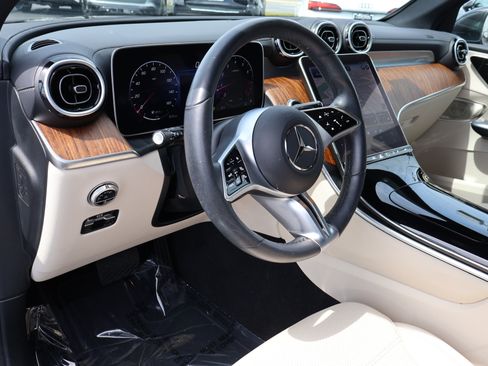 Used 2024 Mercedes-Benz GLC 300 4MATIC image 9