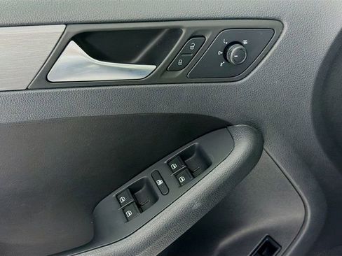Used 2016 Volkswagen Jetta Sport FWD image 18