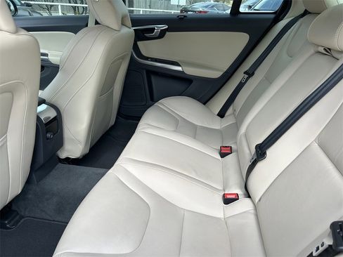 Used 2018 Volvo S60 T5 Inscription Platinum image 16