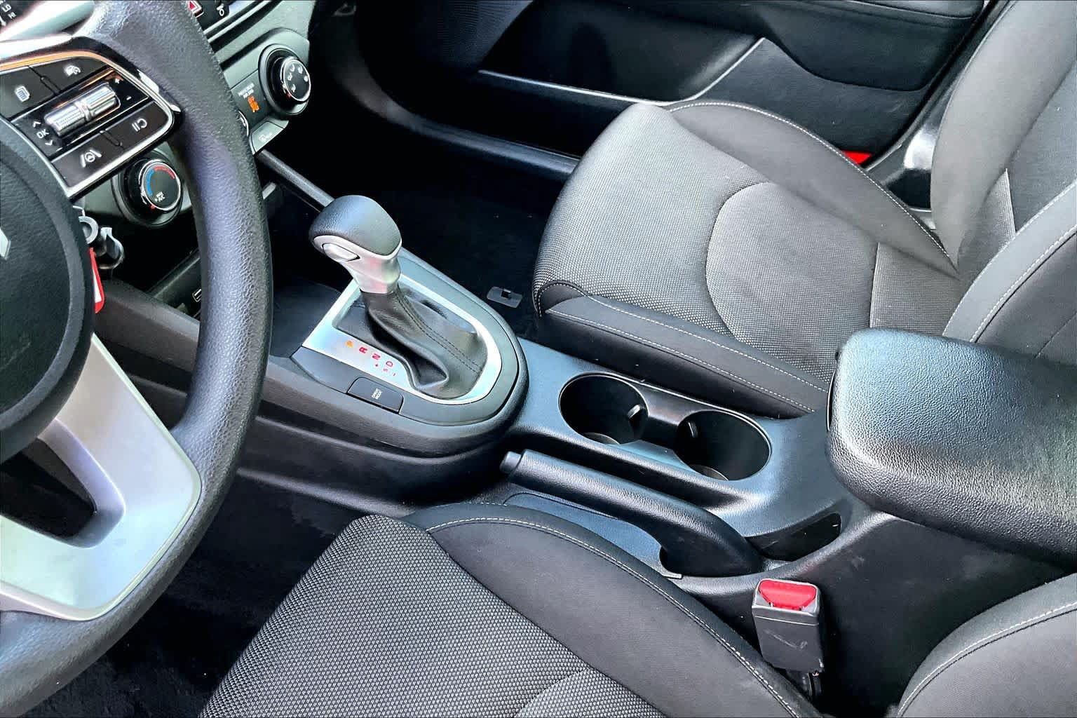 Used 2022 Kia Forte LXS FWD image 17