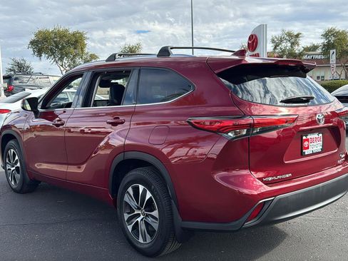 Used 2020 Toyota Highlander XLE image 5