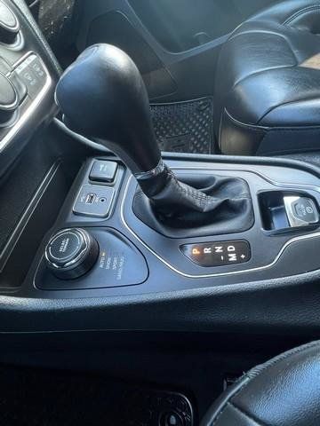 Used 2019 Jeep Cherokee Latitude Plus w/ Cold Weather Group AWD/4WD image 18