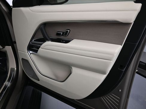 Used 2025 Land Rover Range Rover Autobiography image 28