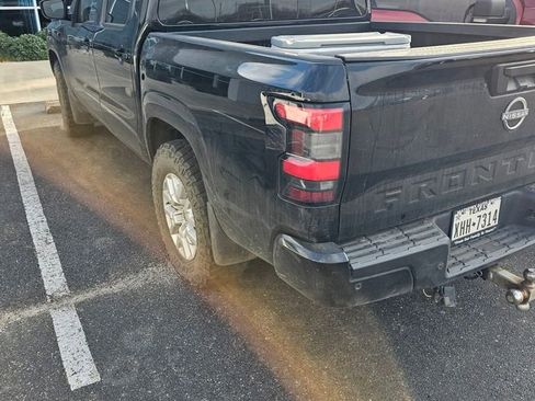 Used 2022 Nissan Frontier SV w/ Technology Package image 3