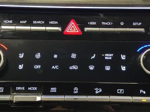 Used 2025 Hyundai Santa Fe Limited image 18