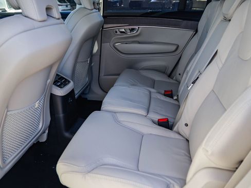 New 2026 Volvo XC90 T8 Ultra w/ Protection Package Premier AWD/4WD image 18