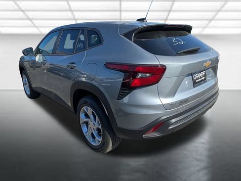 New 2026 Chevrolet Trax LS w/ LS Convenience Package FWD image 2