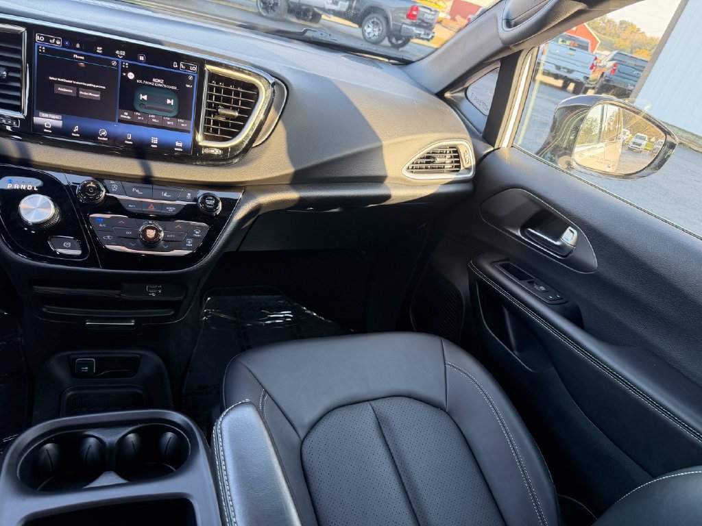 Used 2026 Chrysler Pacifica Select FWD image 24