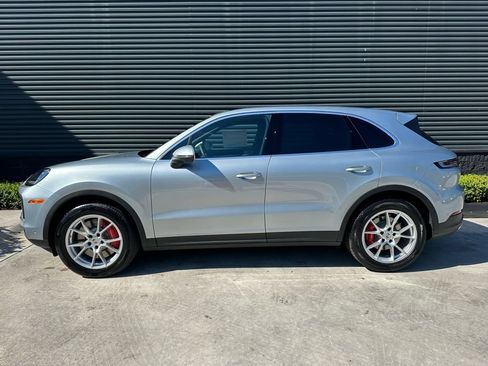 Used 2026 Porsche Cayenne S AWD/4WD image 2