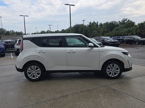 Certified 2025 Kia Soul LX FWD image 9