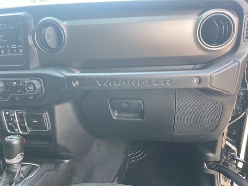 Used 2018 Jeep Wrangler Unlimited Sport S AWD/4WD image 23