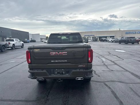 Used 2024 GMC Sierra 1500 AT4 w/ Technology Package AWD/4WD image 11