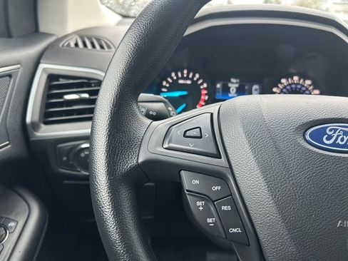 Used 2019 Ford Edge SE w/ SE Fleet Driver's Package image 17