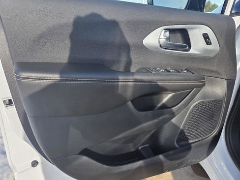 New 2026 Chrysler Pacifica Limited w/ S Appearance Package image 30