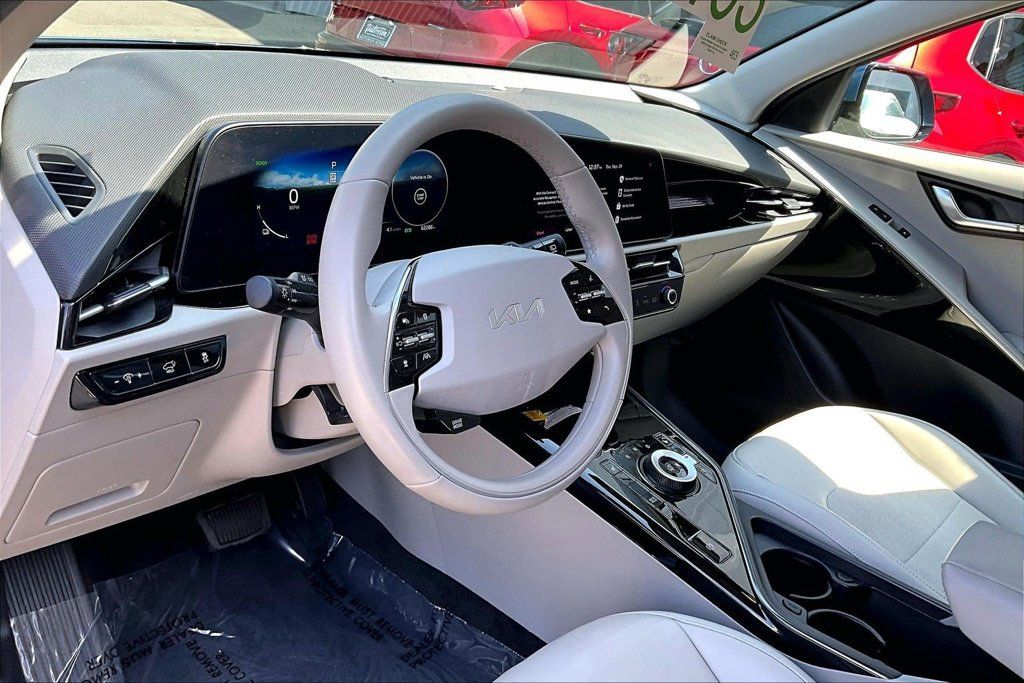 Used 2023 Kia Niro Wind FWD image 11