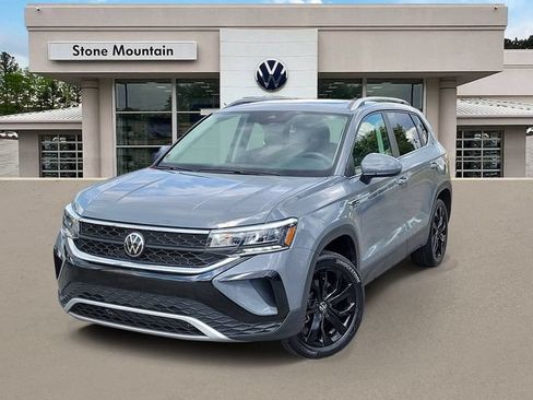 Certified 2024 Volkswagen Taos SE w/ Panoramic Sunroof Package FWD image 1