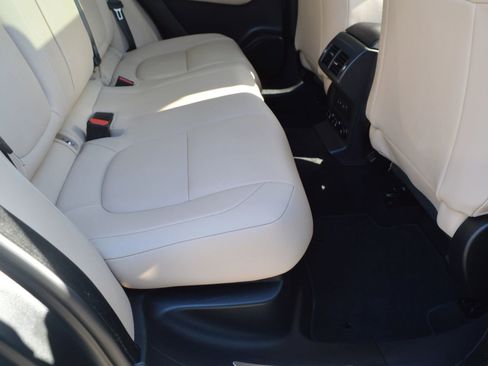 Used 2020 Jaguar F-PACE Premium image 23