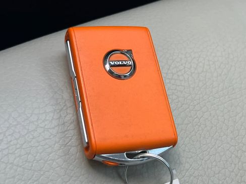 Used 2023 Volvo XC60 B5 Core image 25