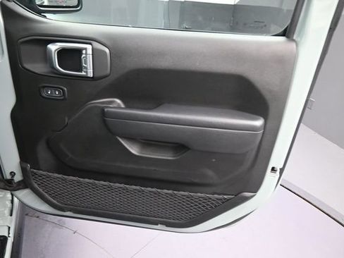 Used 2024 Jeep Wrangler Unlimited AWD/4WD image 21