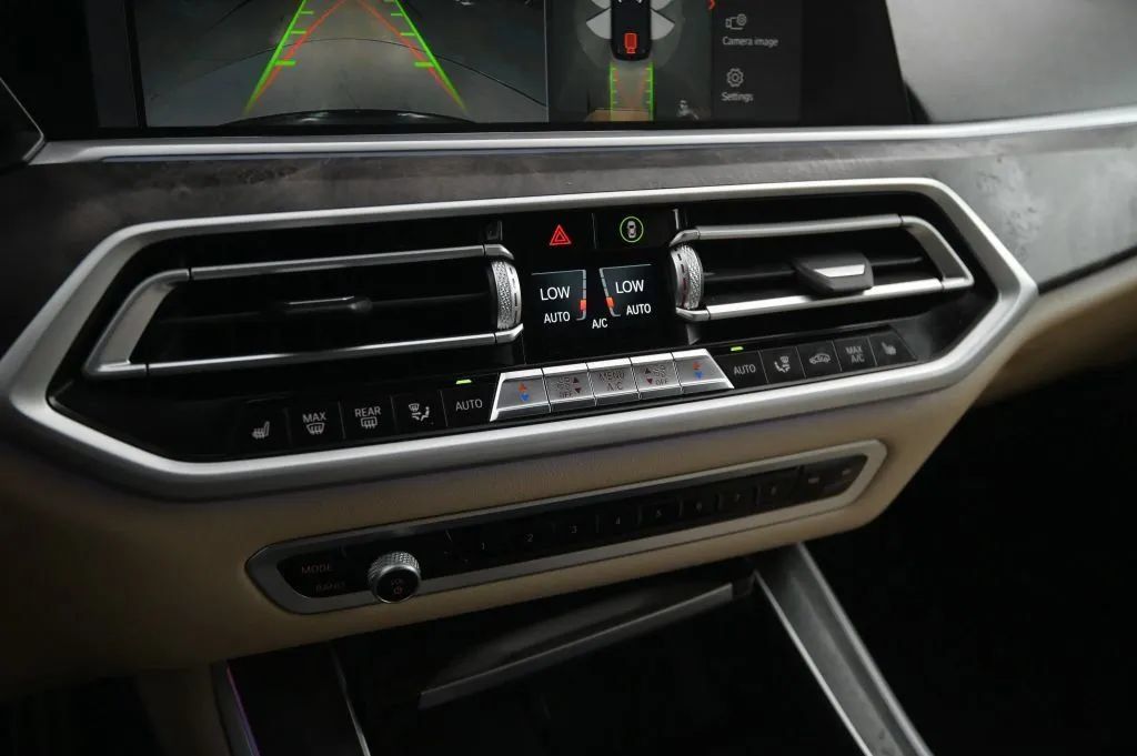 Used 2021 BMW X5 xDrive40i w/ M Sport Package AWD/4WD image 21