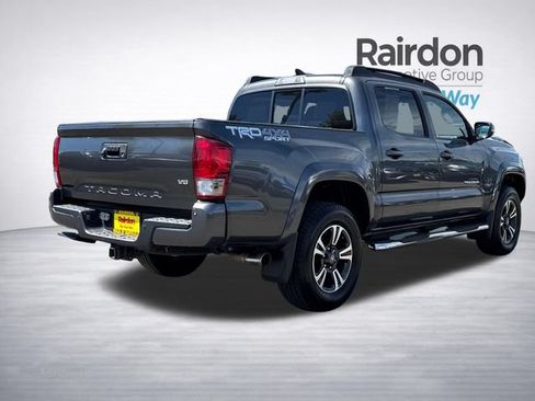 Used 2016 Toyota Tacoma TRD Sport AWD/4WD image 7