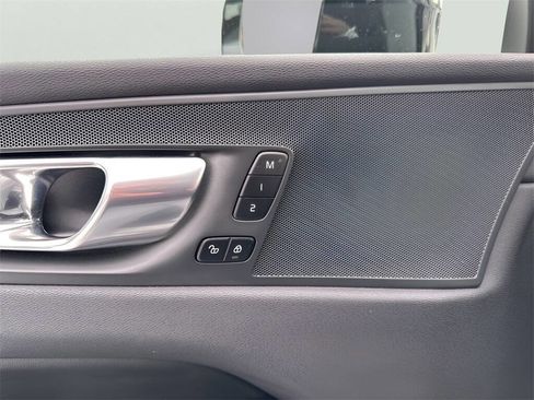 Used 2025 Volvo XC60 B5 Plus image 13