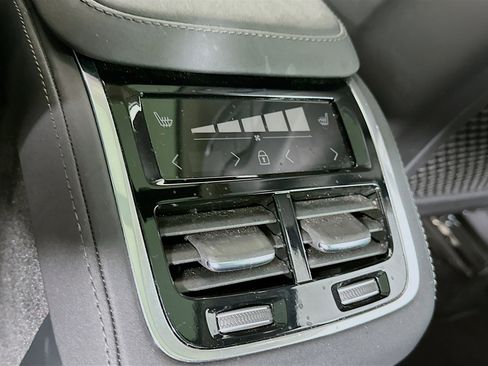 Used 2025 Volvo XC90 B5 Plus image 28