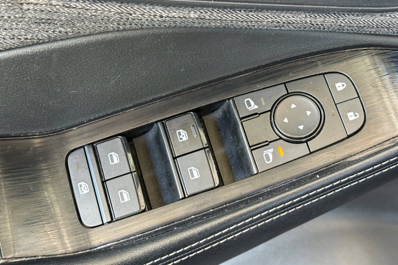 Used 2023 Nissan Rogue SV AWD/4WD image 18