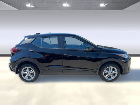 New 2025 Nissan Kicks Play S image 8