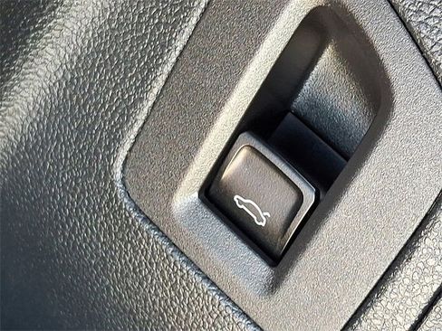 Used 2023 Volkswagen Atlas SE image 24