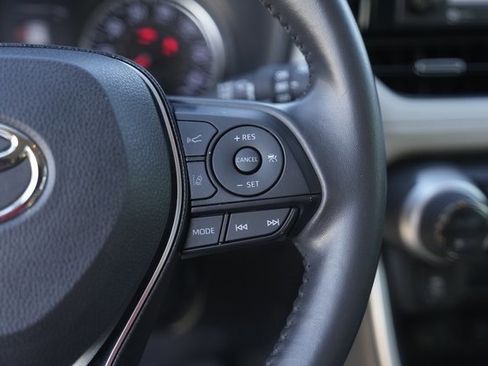 Used 2020 Toyota RAV4 XLE Premium image 24