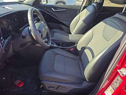 Certified 2024 Kia Niro Wind FWD image 9