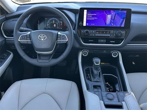 New 2026 Toyota Grand Highlander XLE image 10