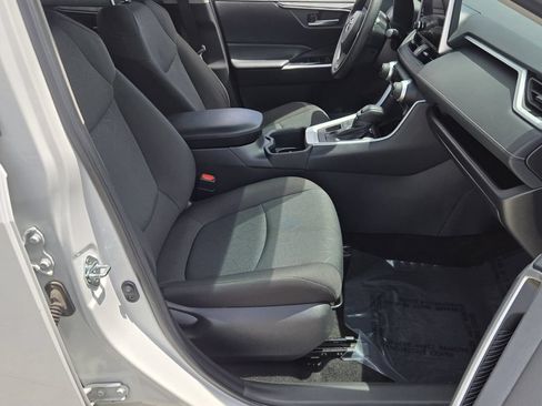 Used 2025 Toyota RAV4 XLE AWD/4WD image 16