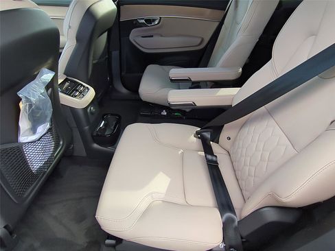 New 2026 Volvo XC90 T8 Plus w/ Protection Package Premier image 17
