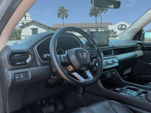 Used 2024 Honda Pilot Touring image 11