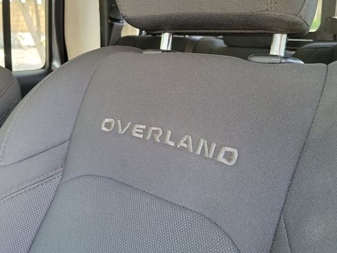Used 2023 Jeep Gladiator Overland AWD/4WD image 19