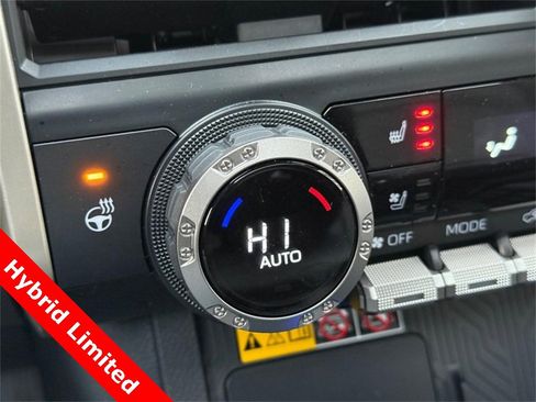 Used 2024 Toyota Tacoma Limited image 27