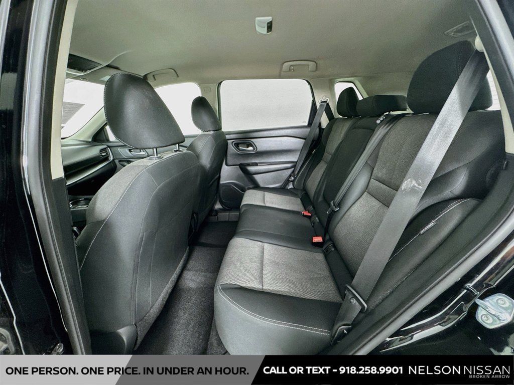 Certified 2025 Nissan Rogue SV FWD image 22