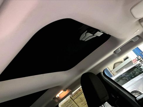 Used 2018 Jeep Renegade Sport w/ Power & Air Group image 21