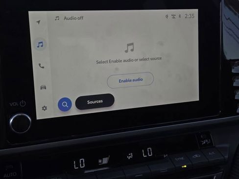 Used 2025 Toyota Camry SE w/ Convenience Package image 9