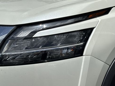 Used 2024 Nissan Pathfinder SL AWD/4WD image 6