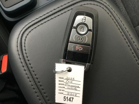 New 2025 Ford Maverick XLT w/ XLT Luxury Package image 19