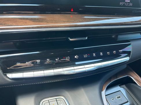 Used 2024 Cadillac Escalade Sport Platinum w/ LPO, ONYX Package AWD/4WD image 36