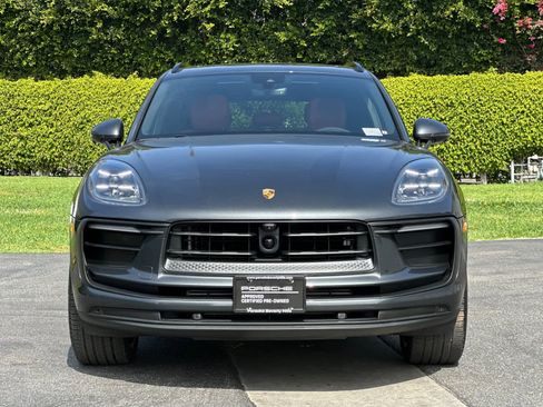 Certified 2025 Porsche Macan image 11
