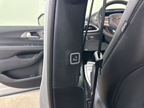 New 2026 Chrysler Pacifica Select AWD/4WD image 27