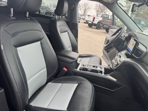 Used 2022 Ford Explorer XLT w/ Equipment Group 202A image 33