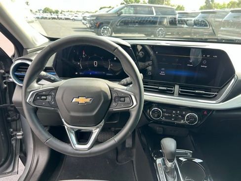 Used 2025 Chevrolet Trax LT w/ Driver Confidence Package image 17