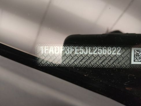 Used 2018 Ford Focus SE image 33