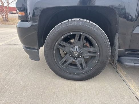 Used 2017 Chevrolet Silverado 1500 Custom w/ Custom Convenience Package image 9